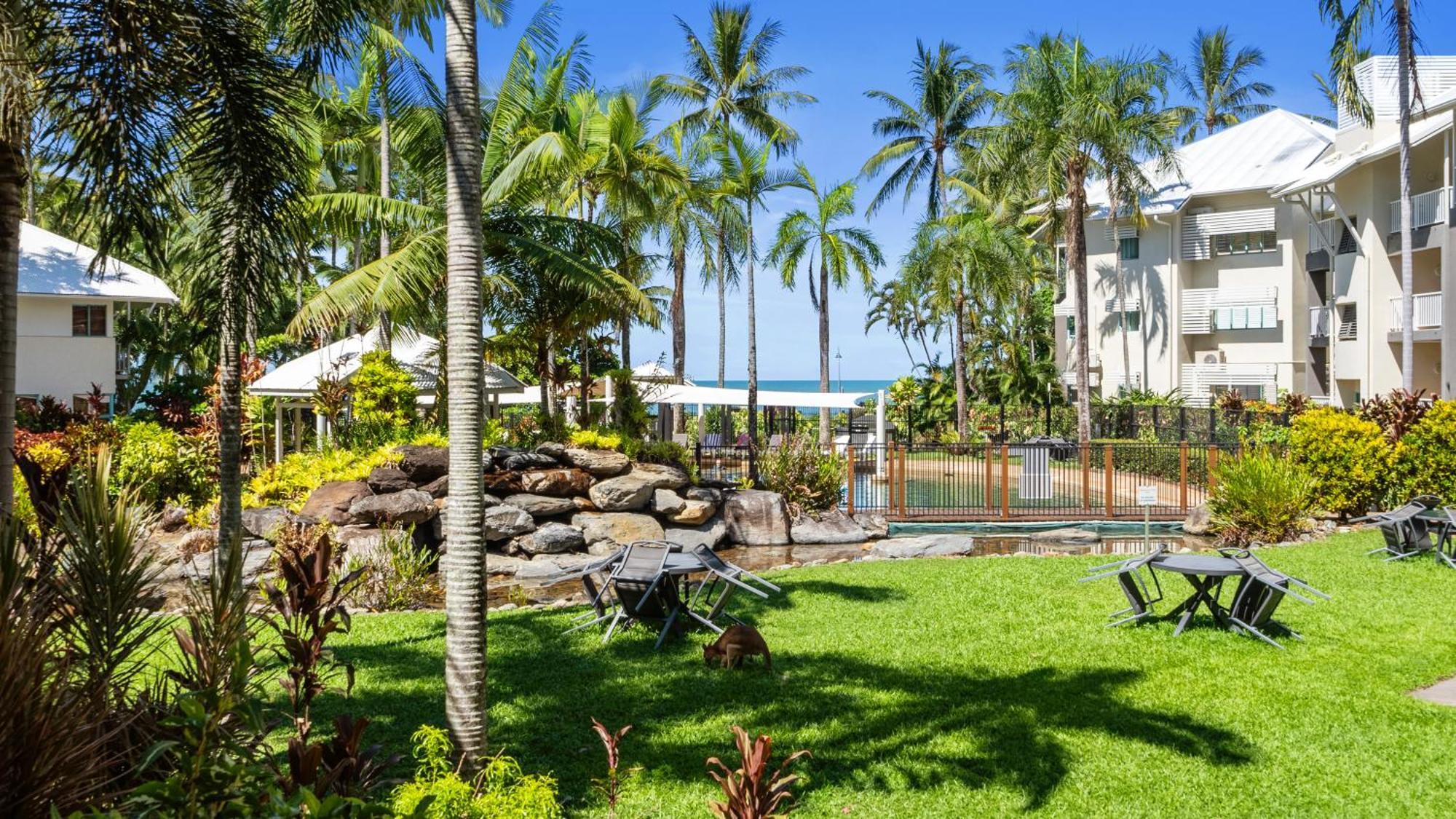 Coral Sands Beachfront Resort Trinity Beach Exterior foto