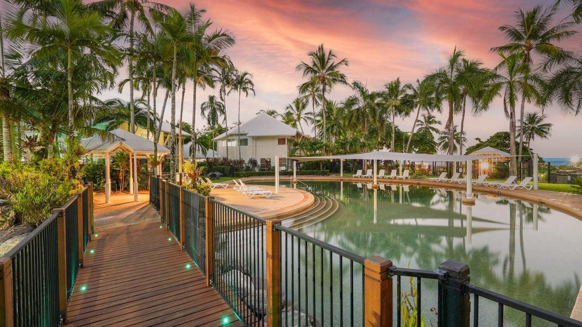 Coral Sands Beachfront Resort Trinity Beach Exterior foto